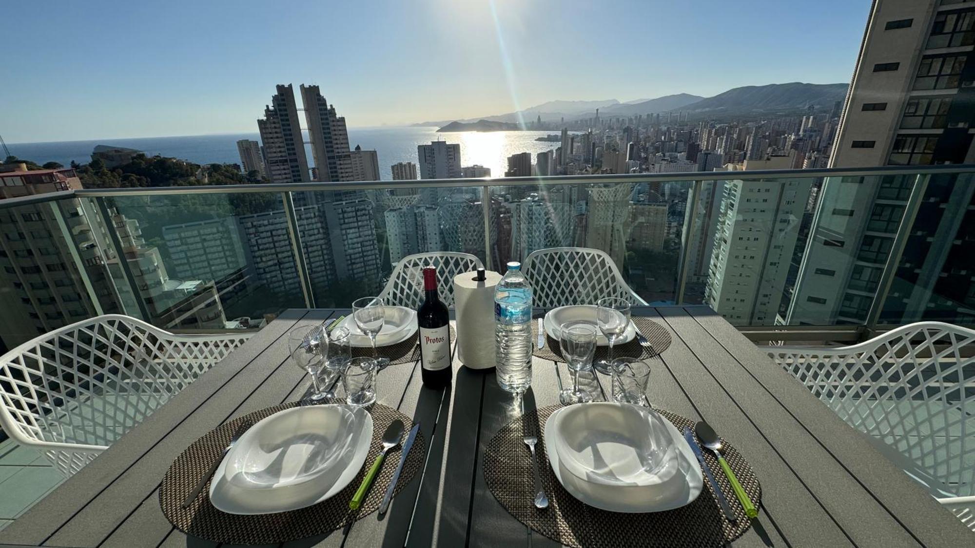 Highrise Apartment With Stunning Views From Private Balcony 85 Benidorm Buitenkant foto