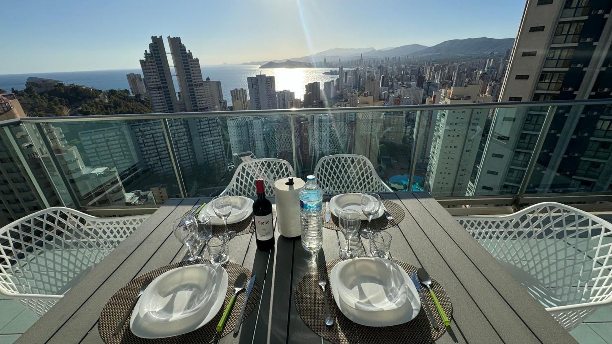 Highrise Apartment With Stunning Views From Private Balcony 85 Benidorm Buitenkant foto